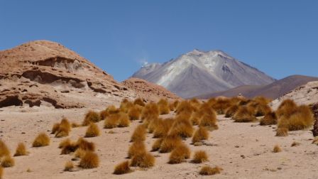 Volcan_Ollague_en_activite_Bolivie.JPG